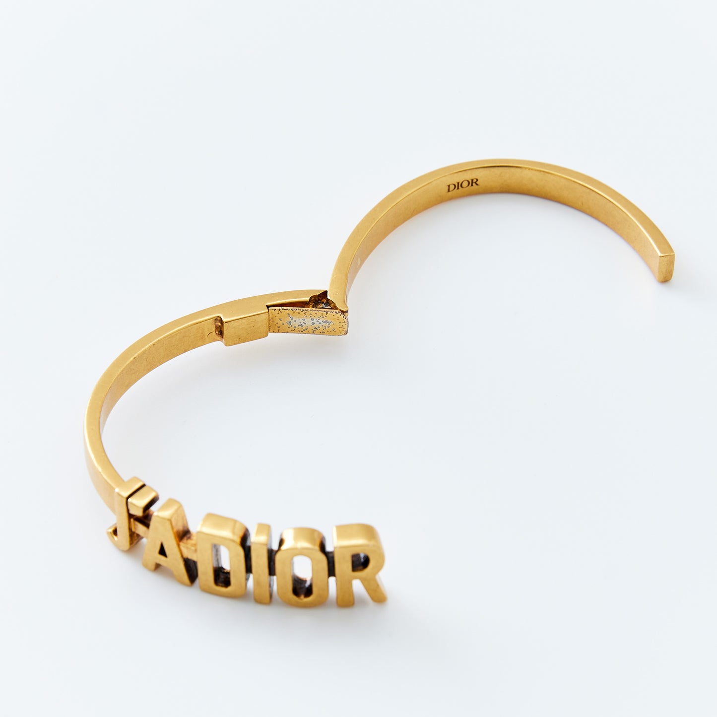 JA'DIIOR ロゴメタルバングル