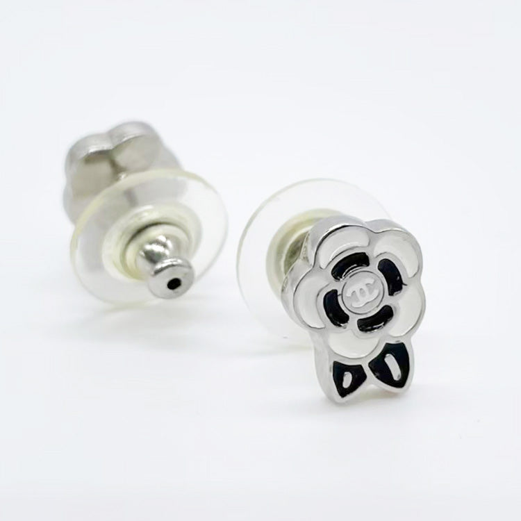 カメリアピアス