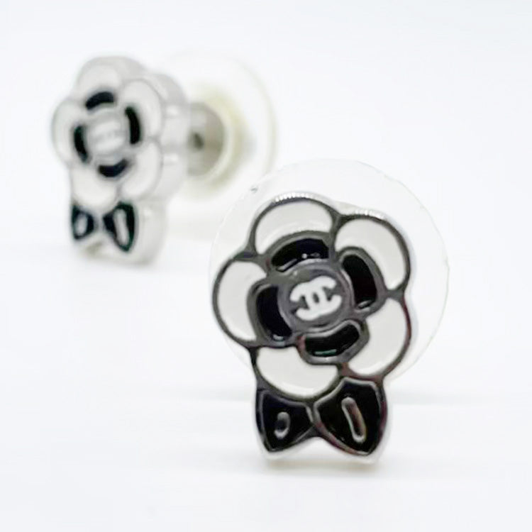 カメリアピアス