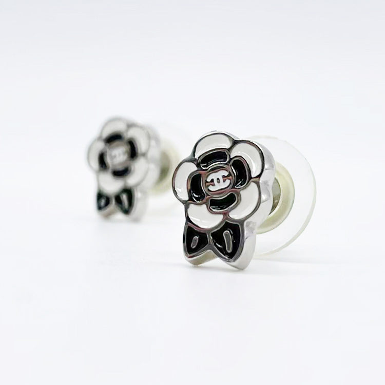 カメリアピアス