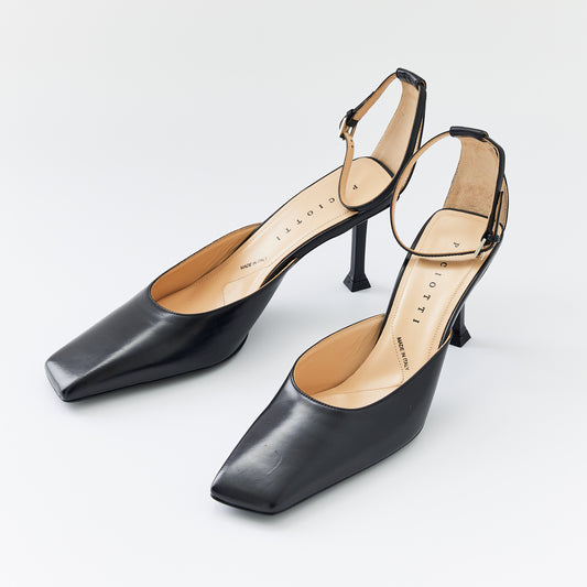 ストラップサンダル