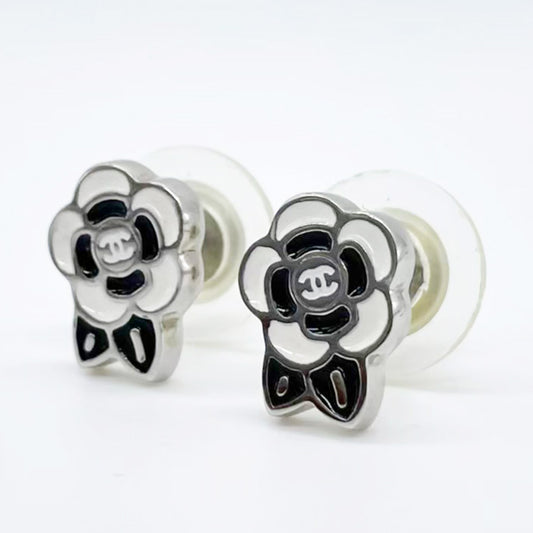 カメリアピアス